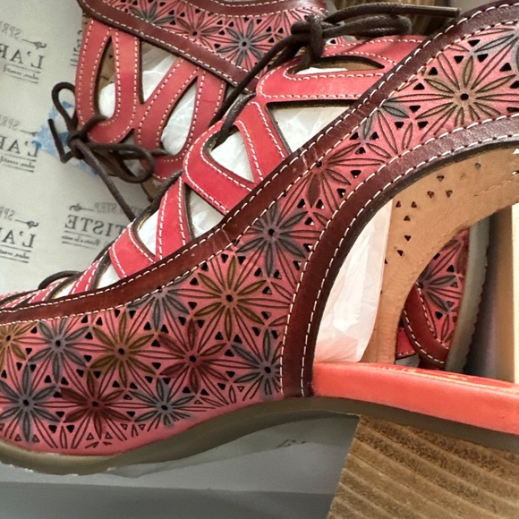 Shoes - Picture 7 of 7